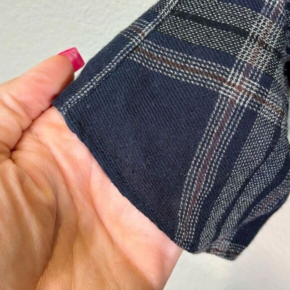 Vince Navy & White Plaid V-Neck Long Sleeve Side Snap Wrap Blouse Women's Medium - Picture 4 of 11